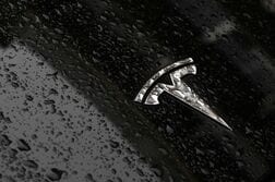 テスラ、米で6人乗り「モデルＹ Ｌ」発売　需要回復へ派生車投入