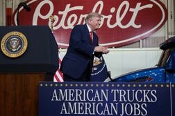 トランプ氏、テキサス集会にロッドマン氏と登場　北朝鮮に言及