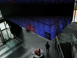午前の日経平均は続落、金利上昇や原油高を嫌気