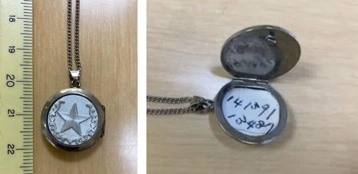 星形のマークのついたロケットペンダント