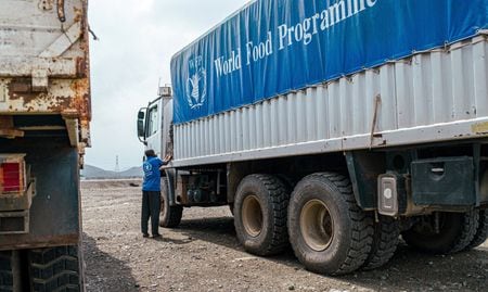 国連世界食糧計画（ＷＦＰ）は、米国などの資金提供が滞る中、緊急の食糧援助資金が確保されない限り、世界で５８００万人が極度の食糧不足に陥る危険があると警告した。昨年１１月、スーダンで撮影（２０２５年　ロイター/ WFP/Abubakar Garelnabei/Handout via REUTERS/File Photo）