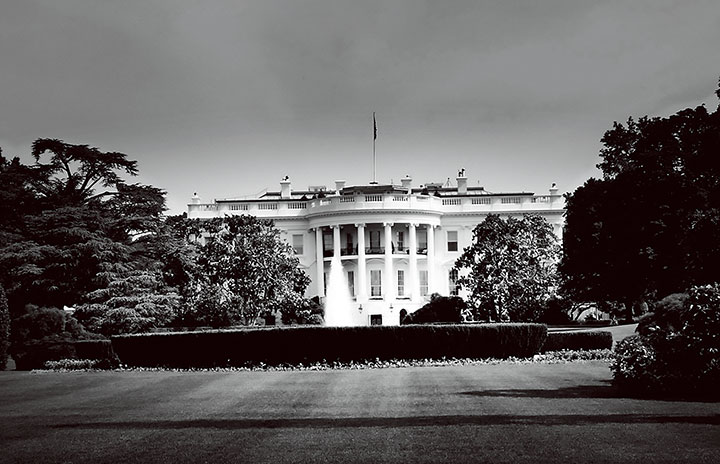 無計画な超攻撃的戦法しか知らないトランプのせいでホワイトハウスは大混乱　Jean-Christophe Labarre-EYEEM/GETTY IMAGES