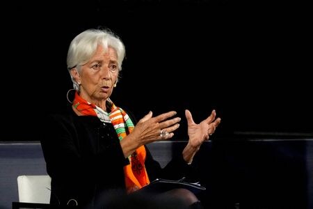 欧州中央銀行（ＥＣＢ）のラガルド総裁は、ＥＣＢの将来的な利上げの規模と回数に対する自身の姿勢を明確にせず、多くの要因に左右されると述べた。１１月３日、リガで撮影（２０２２年　ロイター/Ints Kalnins/File Photo）