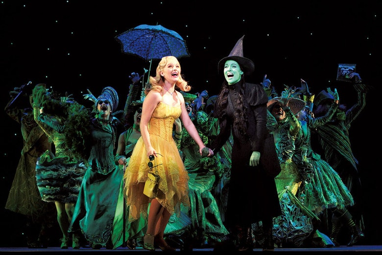 『ウィキッド』（文中⓾で紹介）異性愛作品が多いなか、新たな愛の形を示す（08年、メルボルン公演）　KRISTIAN DOWLING/GETTY IMAGES