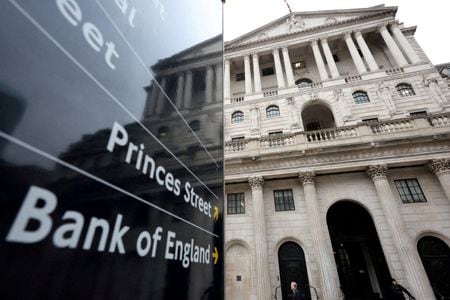 　ＪＰモルガンは１７日、イングランド銀行（英中央銀行）の次回の利下げ時期の予想を２０２７年第１・四半期に先送りした。エネルギー価格上昇によるインフレ圧力を指摘している。ロンドンで２０２５年２月撮影（２０２６年　ロイター／Toby Melville）