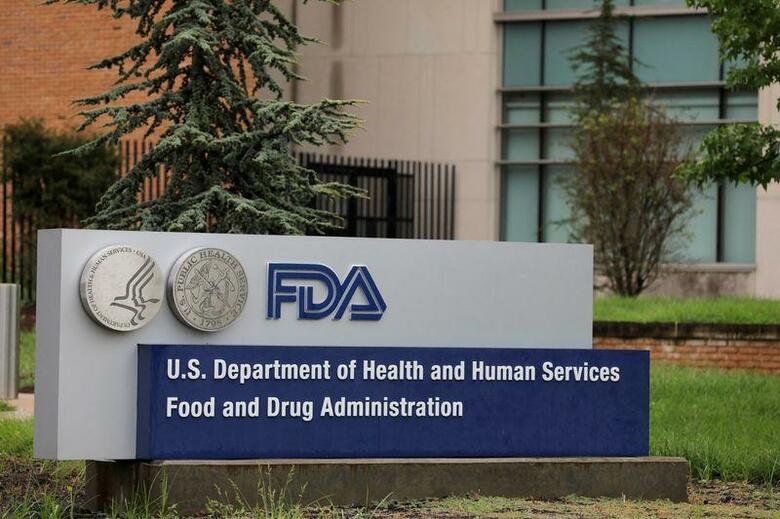 米食品医薬品局（FDA）は6日、現在の新型コロナウイルスワクチンがオミクロン変異株の亜種「BA.2」にはあまり適合していないとの見解を示した。2020年8月撮影（2022年　ロイター/Andrew Kelly）