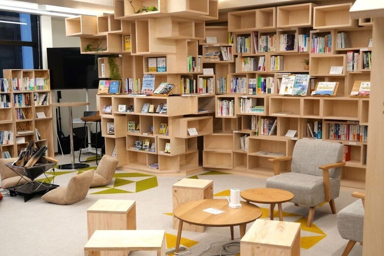 東京・人形町にオープンした「人事図書館」（flier提供）