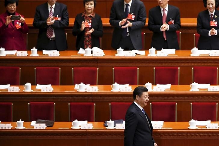 ３月１４日、その言葉はある人にとっては中国でどこでも見られるちっぽけな麺物屋の改装を意味し、ある人にとってはハイテク便座（温水洗浄便座）の製造を意味している。写真は全人代での習近平総書記。１３日撮影（２０１６年　ロイター／Kim Kyung-hoon）