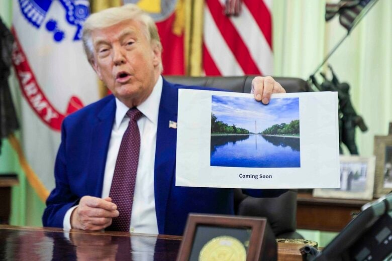 リンカーン記念館のリフレクティングプール（反射池）の改修完了を発表するトランプ（6月3日、ホワイトハウス）Sipa USA via Reuters Connect