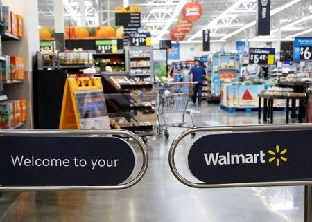 米小売大手ウォルマートが１７日発表した第２・四半期決算（７月３１日まで）は、米既存店売上高が予想を上回る一方、オンライン販売は急減速した（２０２１年　ロイター／Brendan McDermid）