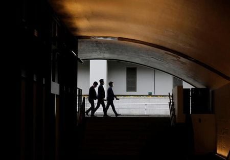 総務省が３１日発表した９月の完全失業率（季節調整値）は２．６％で、前月（２．７％）から低下した。厚生労働省が発表した９月の有効求人倍率（季節調整値）は１．２９倍で、前月と同水準だった。写真は２０２１年１月、都内で撮影（２０２３年　ロイター／Kim Kyung-Hoon）