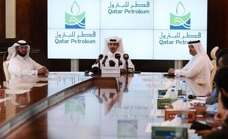 　５月３０日、カタール国営石油会社カタール・ペトロリアム（ＱＰ）が、天然ガスの売却先である日本企業に対し、長期供給に関する契約交渉で厳しい要求をしないよう求めている。写真は４月３日、ドーハで記者会見するＱＰのサード・カービ最高経営責任者　（２０１７年　ロイター/Naseem Zeitoon）