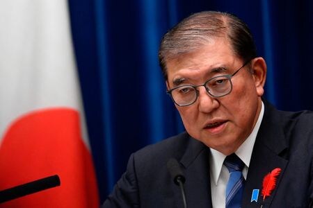 　６月１３日、石破茂首相（自民党総裁）は、夏の参院選で国民一人当たり２万円の現金給付を行うことを自民党の公約に掲げると表明した。写真は昨年１０月撮影（２０２５年　ロイター）