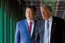 5月に北京を訪れ、習近平と中南海の庭園を歩くトランプ。世界は民主主義と権威主義の両陣営に分裂する？　EVAN VUCCI-POOL-REUTERS