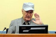 ボスニア紛争中のジェノサイド罪などで終身刑の判決を受けた元司令官が獄死