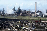 タタ撤退計画で英鉄鋼業界に激震、EUの規制も影響