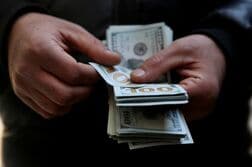 イラン通貨が過去最安値、停戦合意後に外貨買い加速