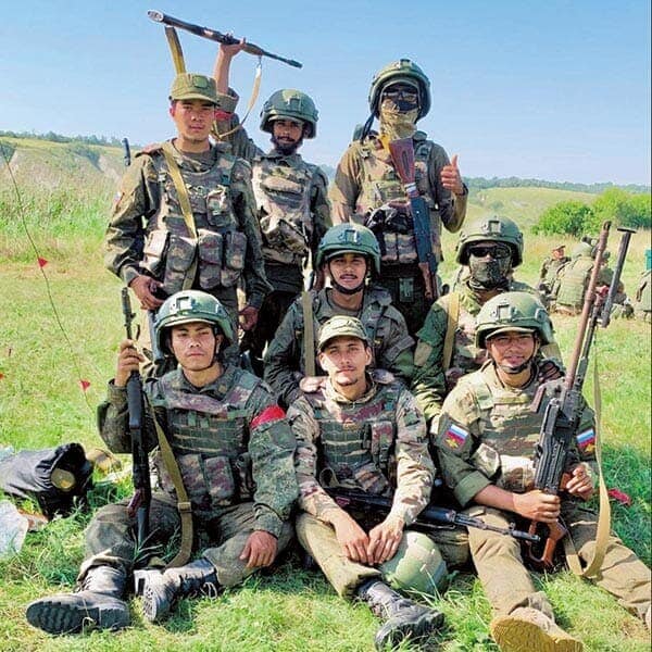 インド人2人とネパール人6人で構成されたロシア軍のストームZ部隊