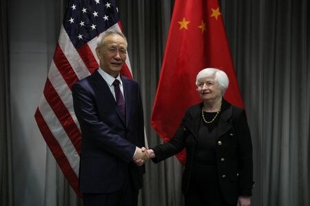 　１月１８日、米財務省は、イエレン財務長官がスイスのチューリヒで中国の劉鶴副首相と初めて対面で「率直で実質的かつ建設的な」会談を行い、マクロ経済と金融問題に関するコミュニケーションの強化で合意したと発表した。チューリヒで撮影（２０２３年　ロイター/Denis Balibouse）