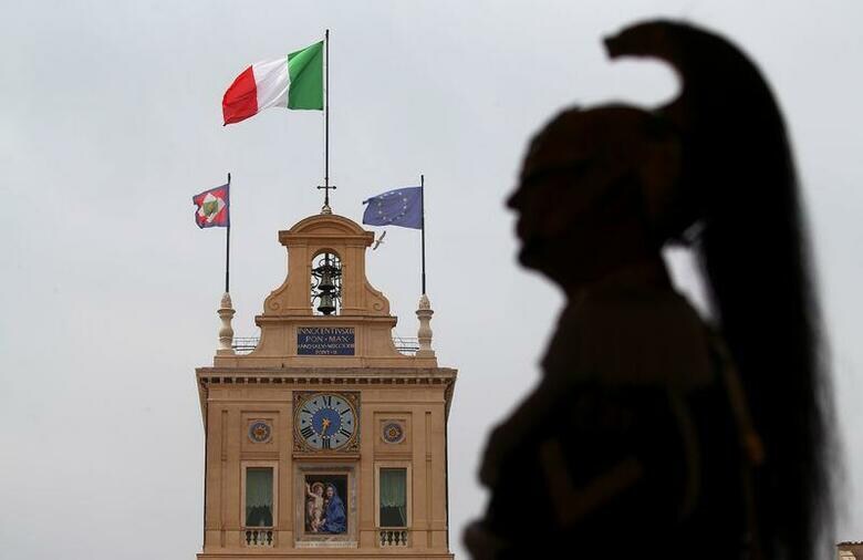 イタリア保健当局は、新型コロナウイルス感染症による死者が420人増加し、累計2万5969人に達したと発表した。しかし、1日の死者数は前日の464人から減少し、3月19日以来最少となった。写真は2018年3月、ローマで（2020年　ロイター／Alessandro Bianchi）