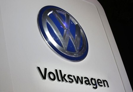 　５月３日、独自動車大手フォルクスワーゲン（ＶＷ）は、米国で先月半ばからディーゼル車の販売を再開したと発表した。写真は同社のロゴ。デトロイトで１月撮影（２０１７年　ロイター／Mark Blinch）