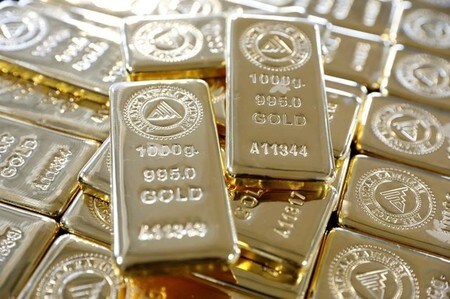 　７月５日、アジア市場で、金価格は一段高。前日に北朝鮮が弾道ミサイルを発射したことで朝鮮半島情勢が再び緊迫し、安全資産の需要が増している。写真はトルコの金精錬所で５月撮影（２０１７年　ロイター／Umit Bektas）