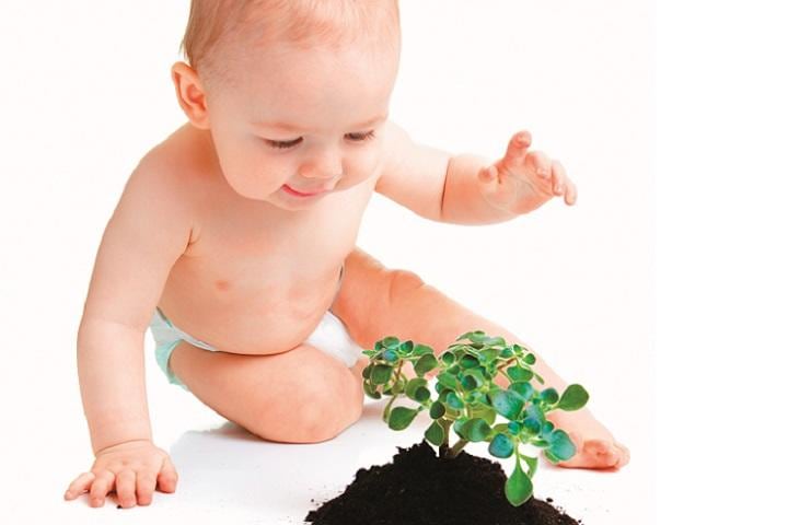 <strong>ぐんぐん育って</strong>　赤ちゃんという「種」を育てる「土壌」は親からの愛情いっぱいの働き掛けだ　2xSAMARA.COM/SHUTTERSTOCK