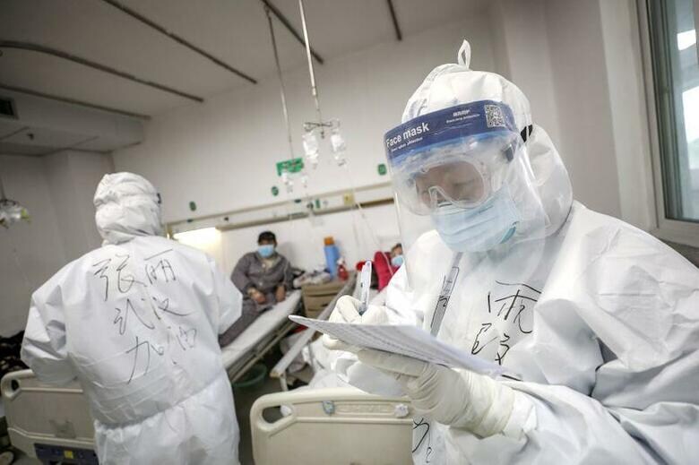 中国湖北省の保健当局は、16日の新型肺炎の新たな感染者は1933人・死者100人と発表した。写真は2月13日、武漢で撮影（2020年　人民日報）