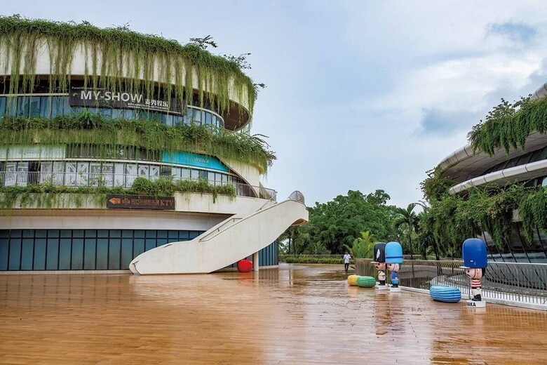 荒れ果てたフォレストシティーのショッピングセンター　APARNA NORIｰBLOOMBERG/GETTY IMAGES