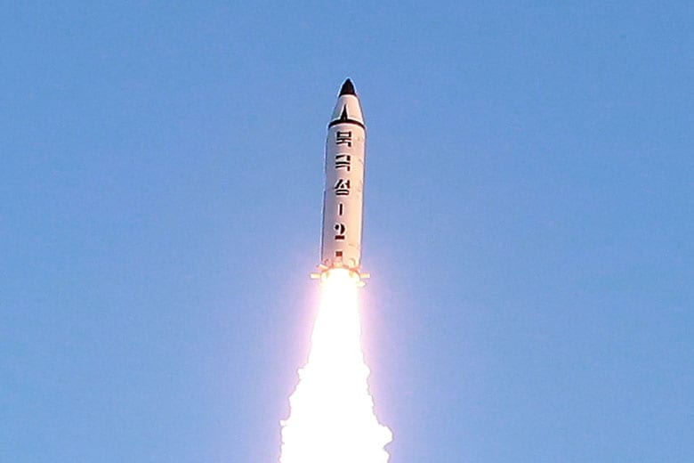 北朝鮮が2017年に2月に発射実験を行った中距離弾道ミサイル「北極星2号」　KCNA/Handout via Reuters