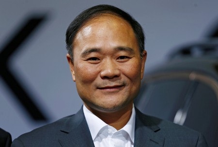 　３月２日、独自動車大手ダイムラーは、中国の自動車メーカー浙江吉利控股集団が、同社の株式約１０％を取得したことを２月２３日発表し、金融市場とドイツ監督当局を仰天させた。写真は吉利の李書福董事長。独ベルリンで２０１６年１０月撮影（２０１８年　ロイター/Hannibal Hanschke）