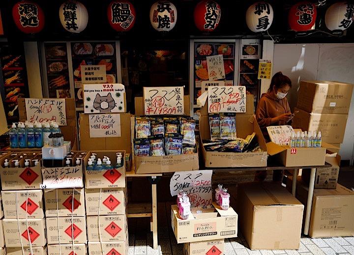 都内で新たに5人の新型コロナウイルスへの感染が確認された。写真は14日、東京で。REUTERS/Issei Kato