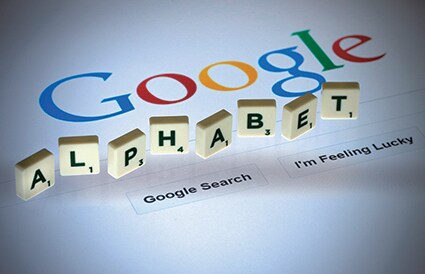 新会社アルファベットの設立を発表したグーグル　Pascal Rossignol-REUTERS