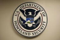 アメリカ国土安全保障省、海外の移民希望者の聞き取り中断