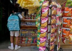 アングル：インド、学校周辺でのジャンクフード販売規制へ　業界反発と実効性の壁