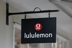加ルルレモン、通期見通し再び下方修正　次期ＣＥＯに課題山積
