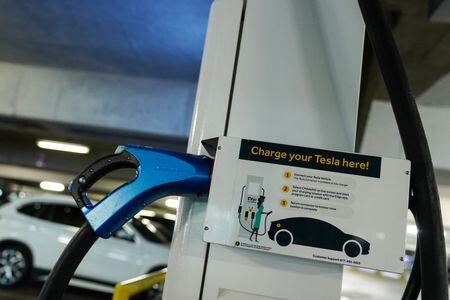 米共和党上院議員２７人は２５日、バイデン政権に対して、環境保護局（ＥＰＡ）が打ち出した２０３２年までの新車の大幅な排出ガス削減案を撤回するよう要望した。写真はワシントンで昨年９月撮影（２０２３年　ロイター／SARAH SILBIGER）