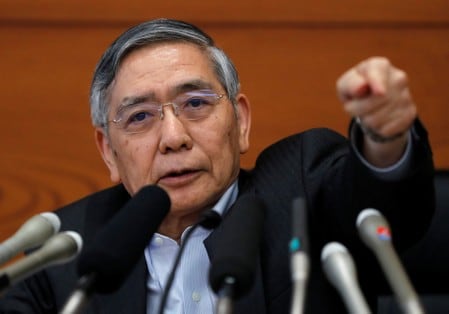 　７月３１日、日銀の黒田東彦総裁（写真）は、金融政策決定会合後の記者会見で、長期金利の変動許容幅は、従来の倍に相当する「プラスマイナス０．２％程度」を念頭としていることを明らかにした。日銀本店で撮影（２０１８年　ロイター／Toru Hanai）