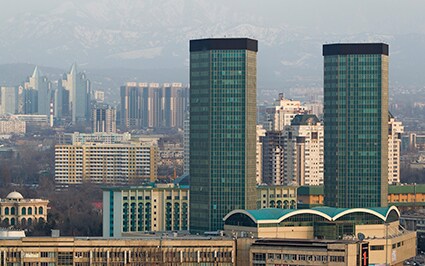 中国マネーに沸く中央アジア（カザフスタン）  Shamil Zhumatov-REUTERS