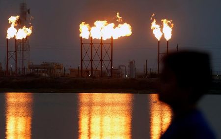 １０日、米国時間の原油先物価格は、北海ブレント先物が１バレル＝６５ドルを割り込み、週間では昨年１１月後半以来の下落となった。写真は２０１９年９月撮影（２０２０年　ロイター/Essam Al-Sudani）