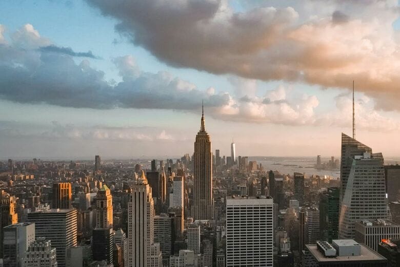 もしここにガウディの超高層ホテルがあったとしたら…（写真はイメージです）　Rashtravardhan Kkataria-Unsplash