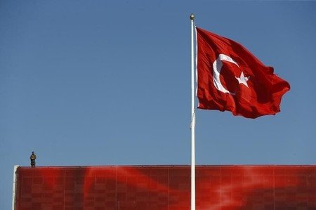 　７月２８日、トルコのエルドアン政権は２７日、クーデター未遂事件の首謀者とみなす米国在住のイスラム教指導者ギュレン師の支持者を一掃する動きを加速させた。イスタンブールで２４日撮影（２０１６年　ロイター/Osman Orsal）