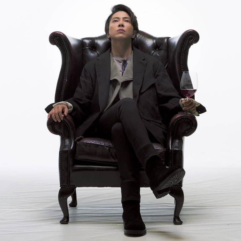 PHOTOGRAPH BY KOSUKE OKAHARA FOR NEWSWEEK JAPAN, HAIR AND MAKEUP BY ICHIKI KITA, STYLING BY GO MOMOSE