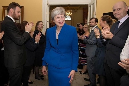 　６月９日、メイ英首相は主要閣僚の陣容を変えないと明らかにした。写真はロンドンの首相官邸で同日代表撮影（２０１７年　ロイター）