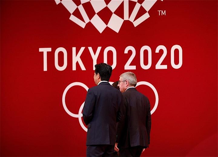 IOCバッハ会長と安倍首相（2020年　ロイター/Issei Kato）