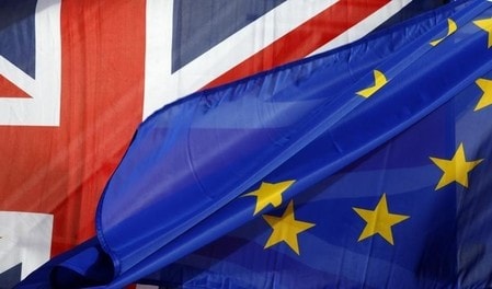 　１０月１０日、英紙タイムズは、政府資料を引用し、英国の欧州連合（ＥＵ）離脱がいわゆる「ハードブレグジット（強硬な離脱）」となれば、年間最大で６６０億ポンドを失う可能性があると伝えた。３月撮影（２０１６年　ロイター/Philippe Wojazer）