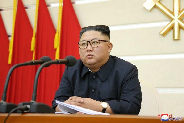 韓国大統領府によると、北朝鮮の金正恩（キム・ジョンウン）委員長（写真）は韓国の文在寅（ムン・ジェイン）大統領に書簡を送り、韓国が新型コロナウイルスの感染を克服すると期待していると表明した。提供写真（2020年　ロイター／KCNA）