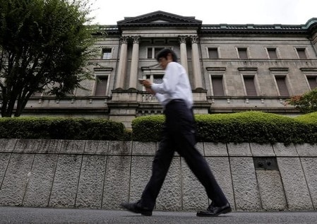 　４月１０日、日銀の衛藤公洋・大阪支店長（理事）は午後日銀本店で会見し、為替が昨年１１月の米大統領選前と比べ円安水準にあるため、「関西経済にはポジティブ」と評価した。写真は都内の日銀本店前で昨年９月撮影（２０１７年　ロイター/Toru Hanai）