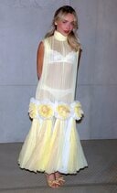 【写真】全部見えてる…？　米女優がファッションショーで纏った透け感が強い「攻めすぎ衣装」　Guerin Charles/ABACA-REUTERS