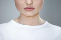 自分に自信のない女性を食いものにする不誠実な女たち